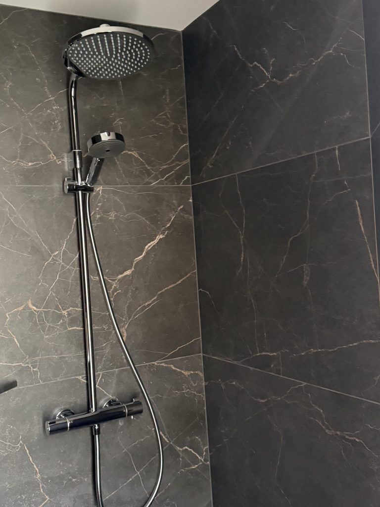 Carrelage dans une salle de bain