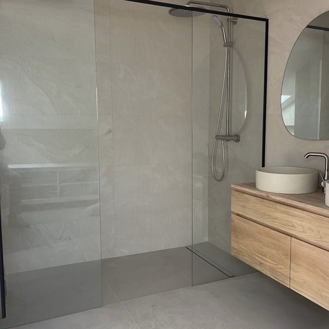 Revêtement muraux avec salle de bain 